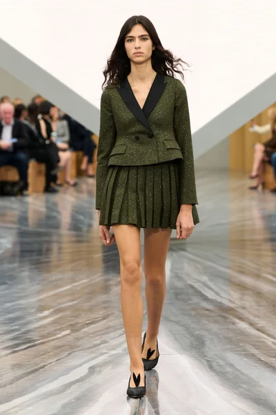 Look 13